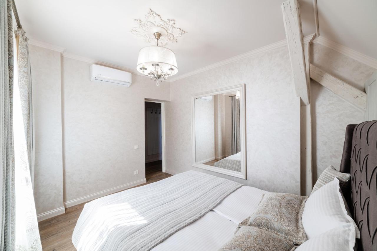 Lux Apartment On Duhnovicha Street .Free Parking. Oujhorod Extérieur photo
