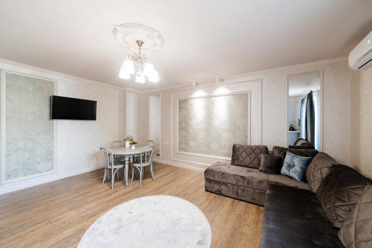 Lux Apartment On Duhnovicha Street .Free Parking. Oujhorod Extérieur photo