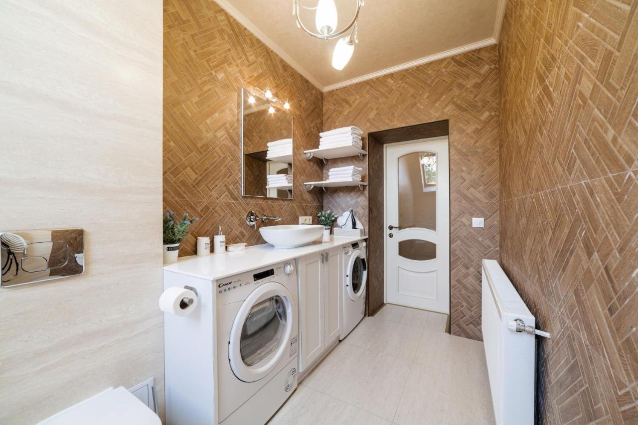 Lux Apartment On Duhnovicha Street .Free Parking. Oujhorod Extérieur photo