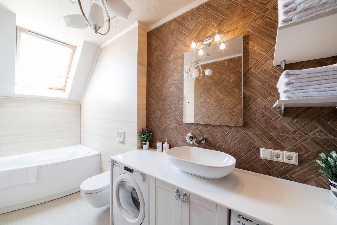 Lux Apartment On Duhnovicha Street .Free Parking. Oujhorod Extérieur photo