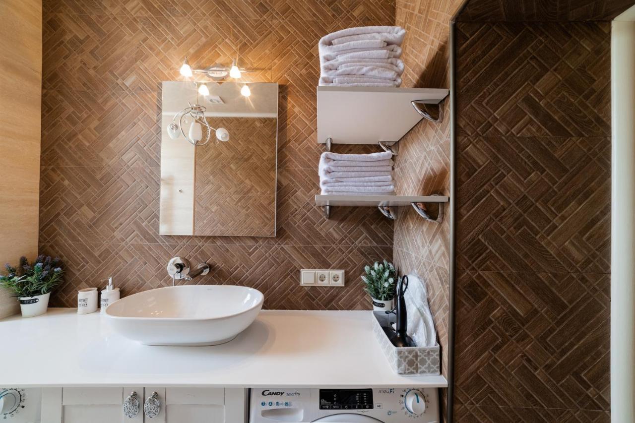 Lux Apartment On Duhnovicha Street .Free Parking. Oujhorod Extérieur photo
